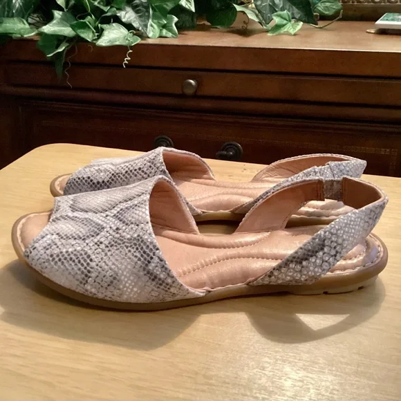 Born Trang snakeskin Leather Flat Slingback Sandals. Gently used. - Picture 2 of 3